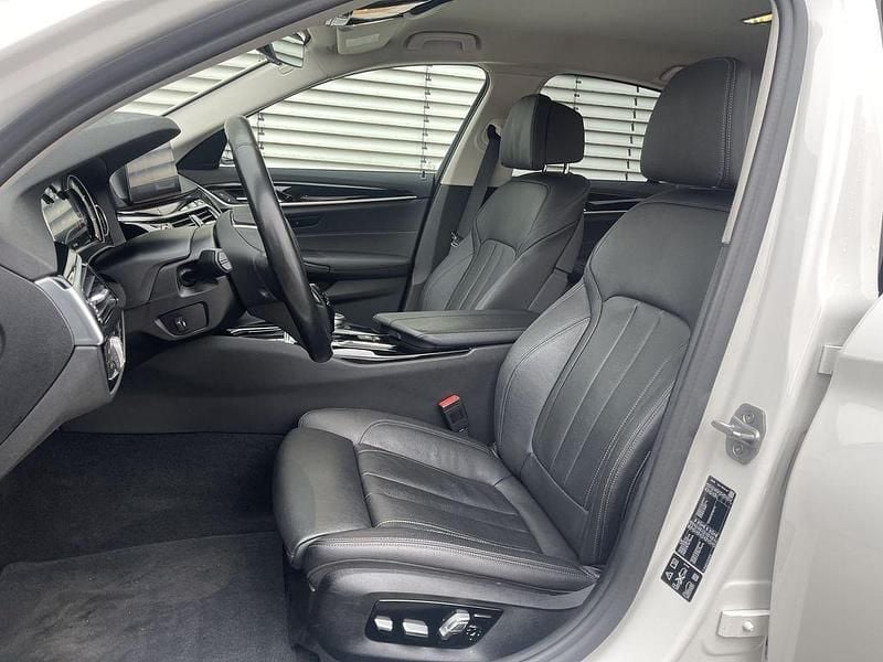 Gebraucht BMW 530 Sport Line 265 PS (194 kW) 2019 Weiß Limousine