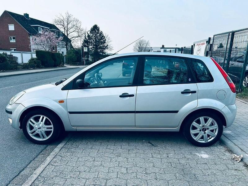 Gebraucht Ford Fiesta Ghia 80 PS (58 kW) 2002 Grau Kleinwagen