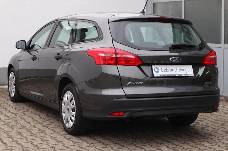 Gebraucht Ford Focus Ambiente 101 PS (74 kW) 2015 Grau Kombi