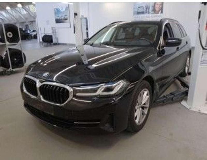 Schwarz ii/bonnet fluid black Gebraucht 2022 BMW 520 Kombi | 29.999 € (Superpreis) - Bild 1/4