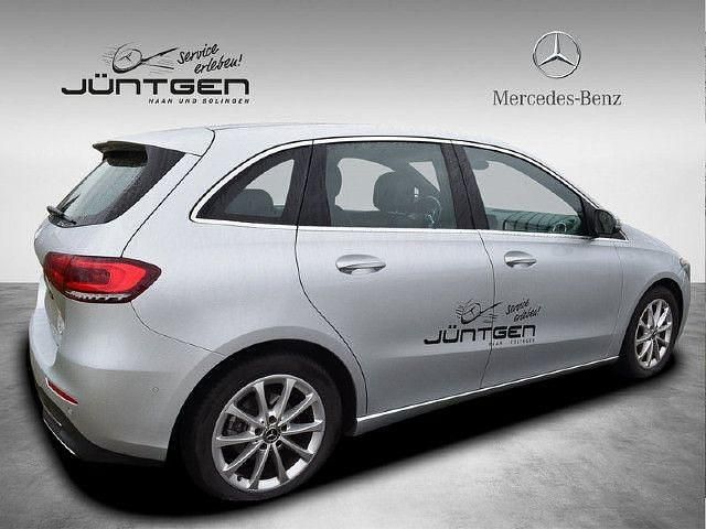 Gebraucht Mercedes B180 Progressive 116 PS (85 kW) 2019 Silber Van / Kleinbus