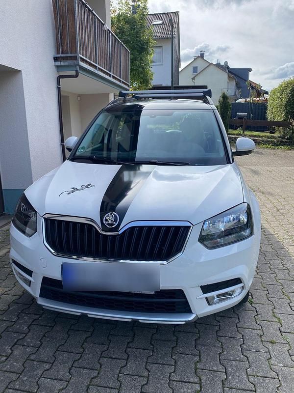 Weiß Gebraucht 2017 Skoda Yeti Ambition SUV | 11.500 € (Fairer Preis) - Bild 1/4