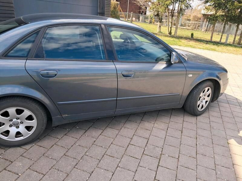 Grau Gebraucht 2001 Audi A4 Limousine | 300 € (Superpreis) - Bild 1/4