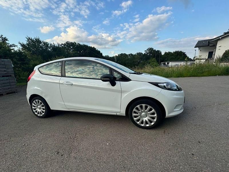 Gebraucht Ford Fiesta Style 60 PS (44 kW) 2012 Weiß Kleinwagen