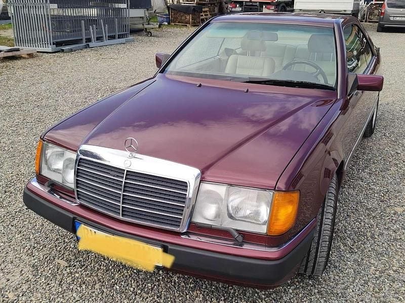 Second-hand Mercedes E300 220 CP (161 kW) 1990 Roșu Coupe