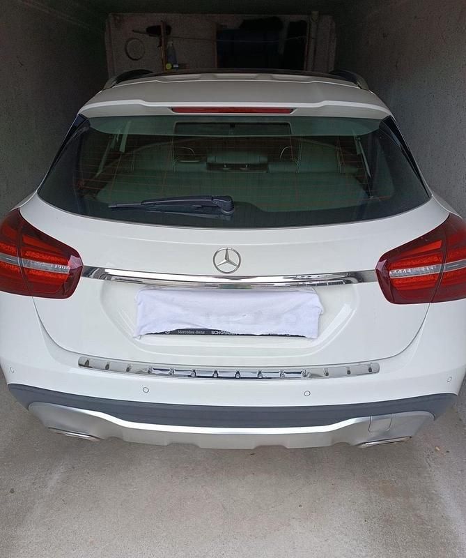 Weiß Gebraucht 2017 Mercedes GLA180 SUV | 18.000 € (Guter Preis) - Bild 1/4