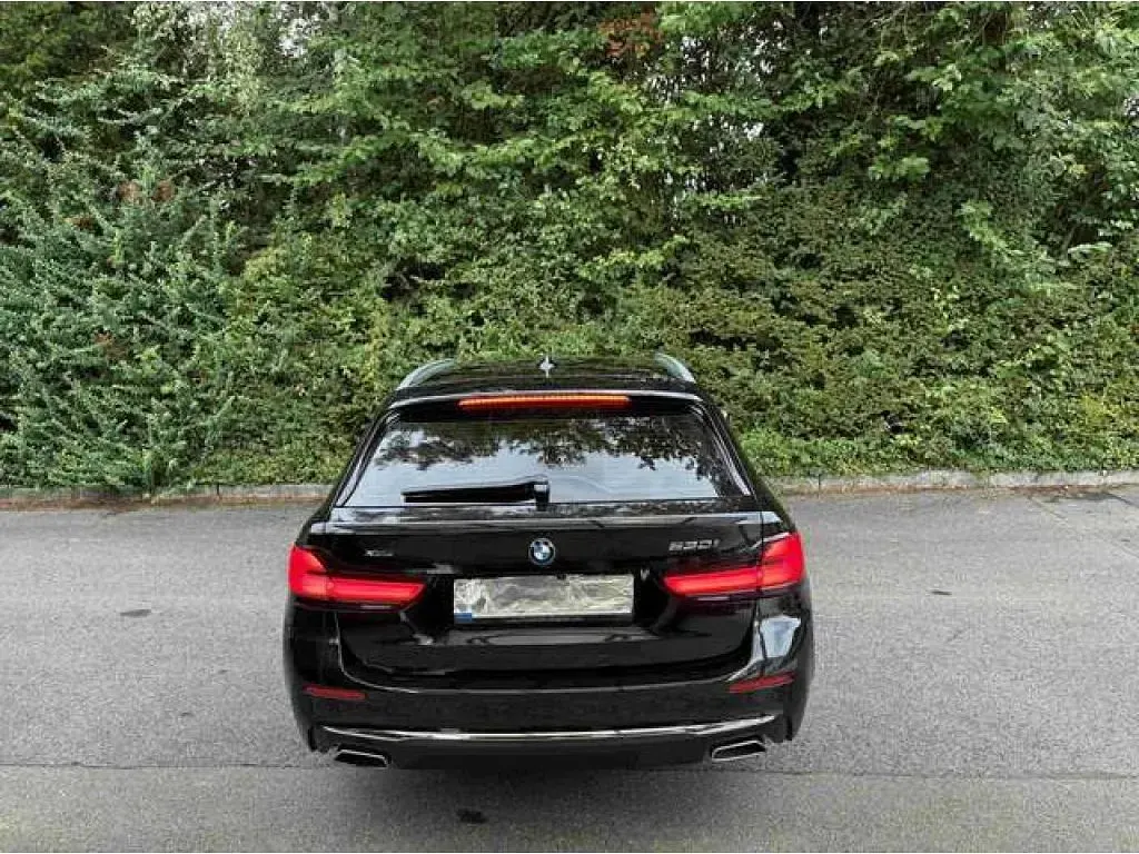 Gebraucht BMW 530 Luxury Line 245 PS (180 kW) 2022 Black sapphire metallic (metallic) Kombi
