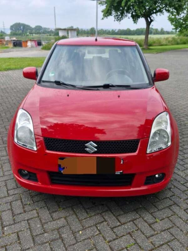 Rot Gebraucht 2005 Suzuki Swift Club Limousine | 2.999 € (Teuer) - Bild 1/4