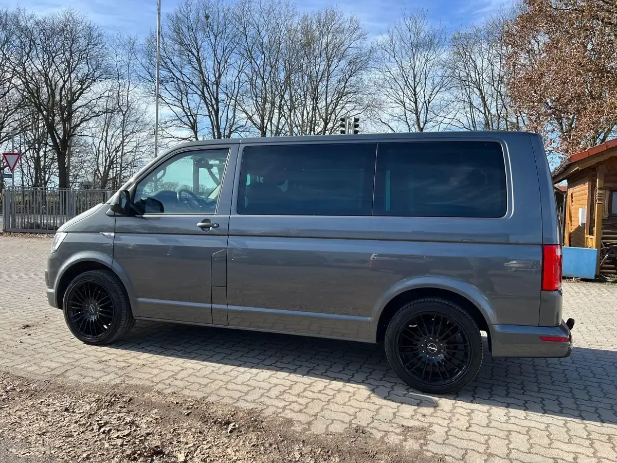 Gebraucht VW Multivan Comfortline 150 PS (110 kW) 2016 Grau Van / Kleinbus