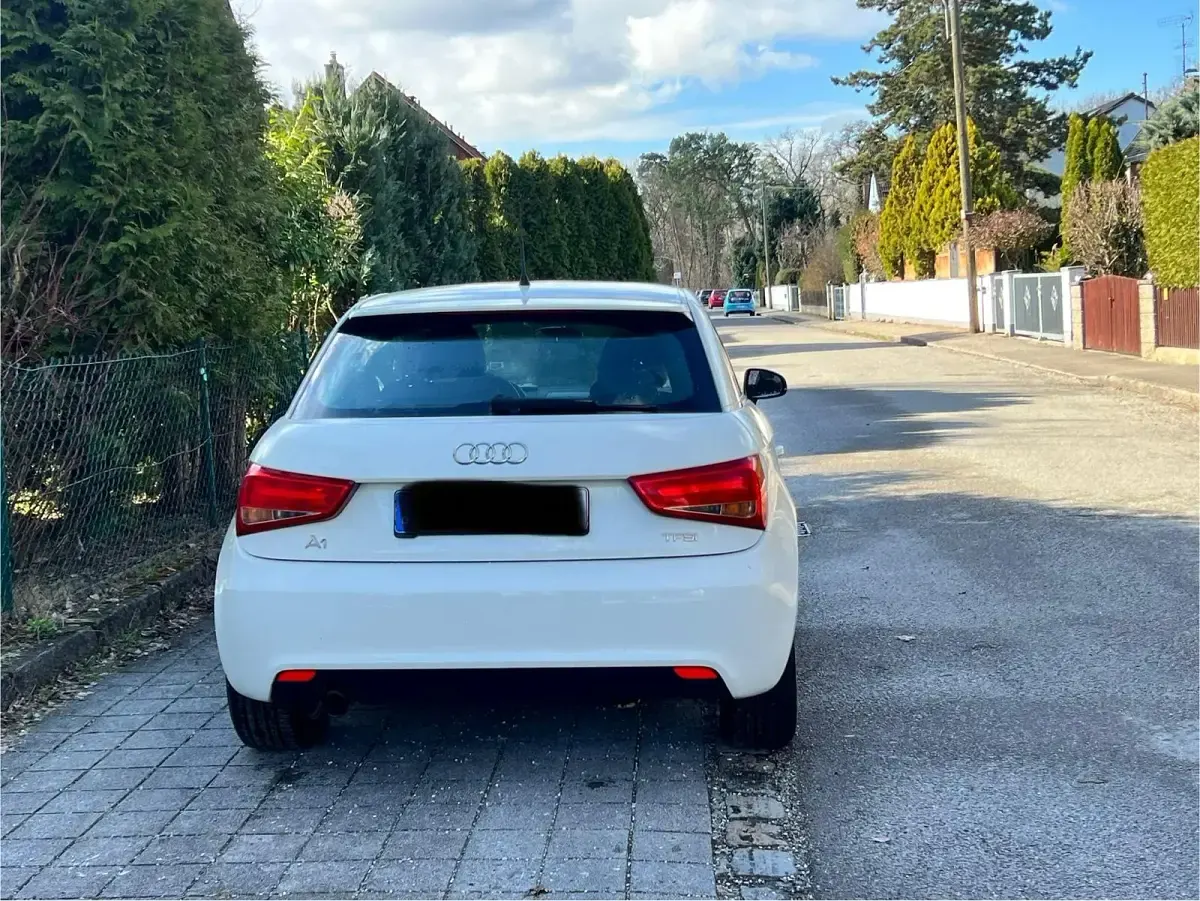 Gebraucht Audi A1 86 PS (63 kW) 2011 Weiß Kleinwagen