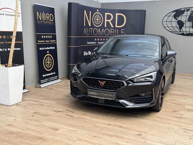 Mitternachtsschwarz (metallic) Gebraucht 2022 Cupra Leon VZ Limousine | 23.700 € (Fairer Preis) - Bild 1/3