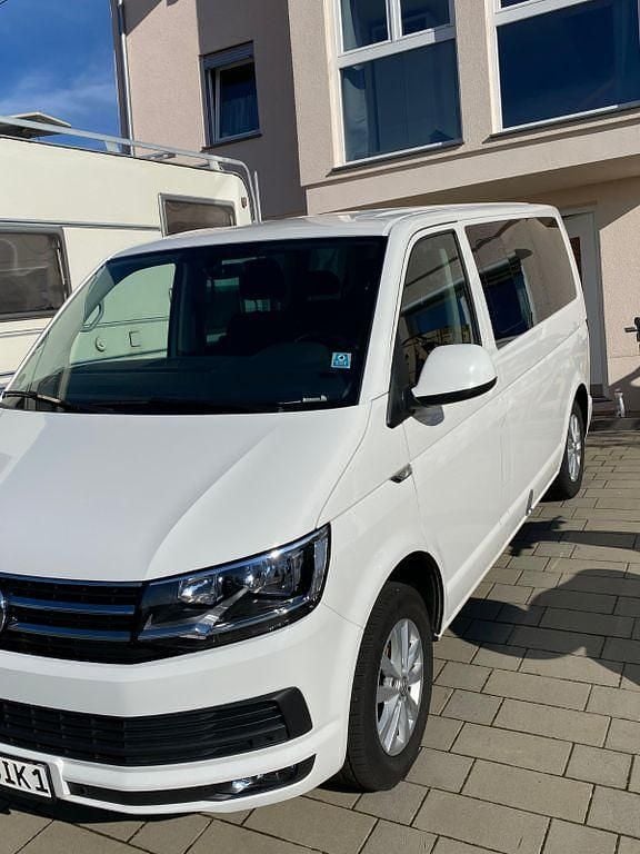 Second-hand VW Caravelle 150 CP (110 kW) 2017 Alb Van