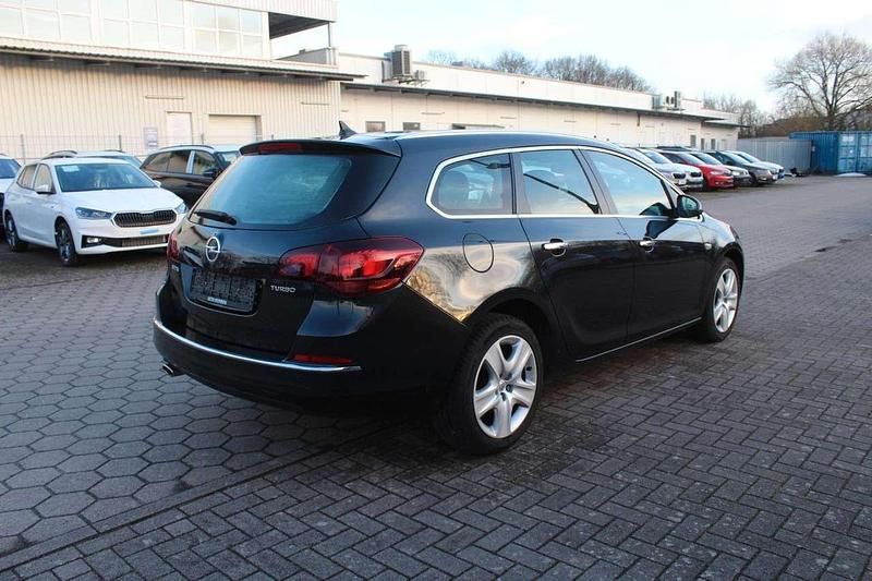 Gebraucht Opel Astra Innovation 140 PS (102 kW) 2012 Graphitschwarz/carbon flash/mi Kombi