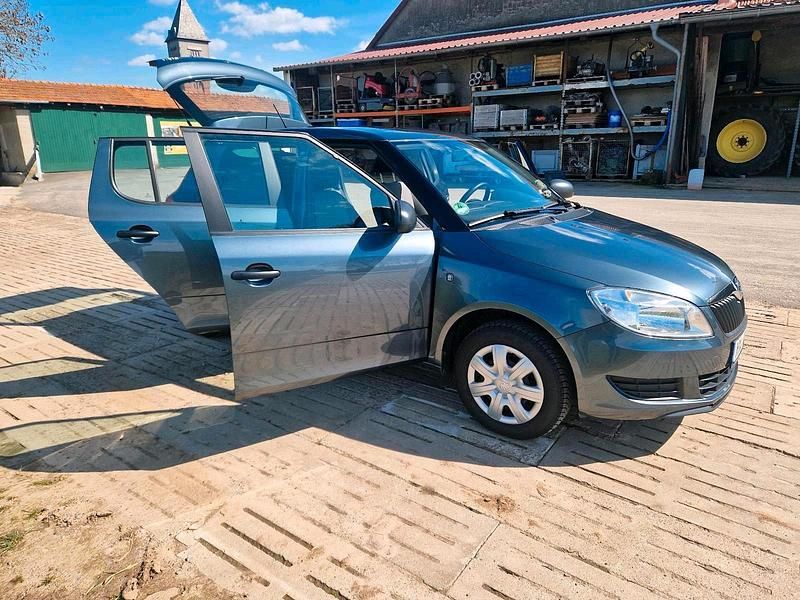 Gebraucht Skoda Fabia 69 PS (50 kW) 2014 Grau Kleinwagen