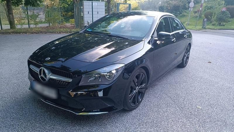 Schwarz Gebraucht 2017 Mercedes CLA200 Coupé | 18.995 € (Fairer Preis) - Bild 1/4