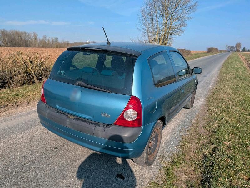 Gebraucht Renault Clio II 75 PS (55 kW) 2003 Grün Kleinwagen