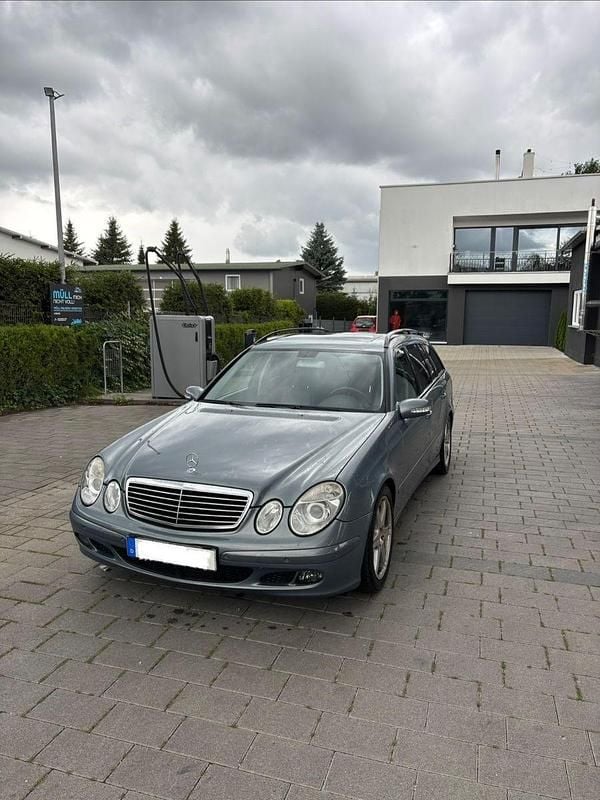 Blau Gebraucht 2005 Mercedes E280 Classic Kombi | 6.000 € (Teuer) - Bild 1/4