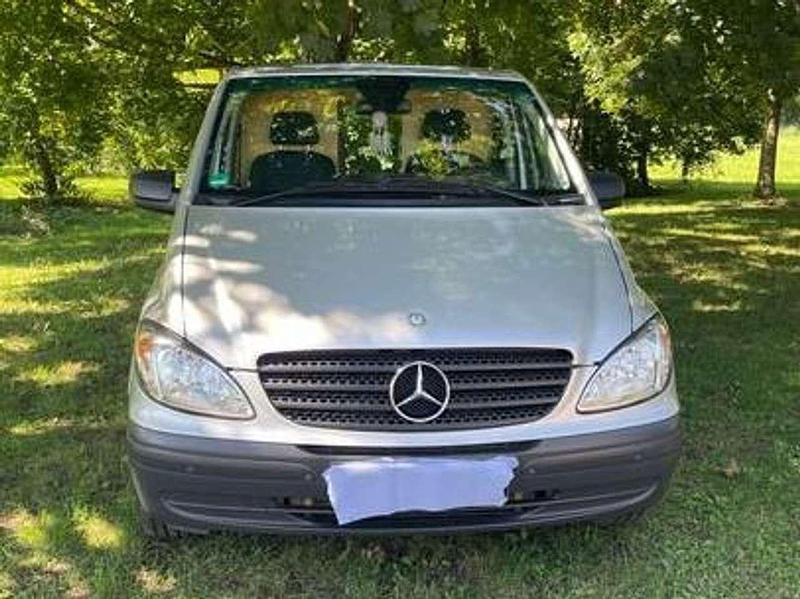 Silber Gebraucht 2010 Mercedes Vito Van / Kleinbus | 25.000 € - Bild 1/4