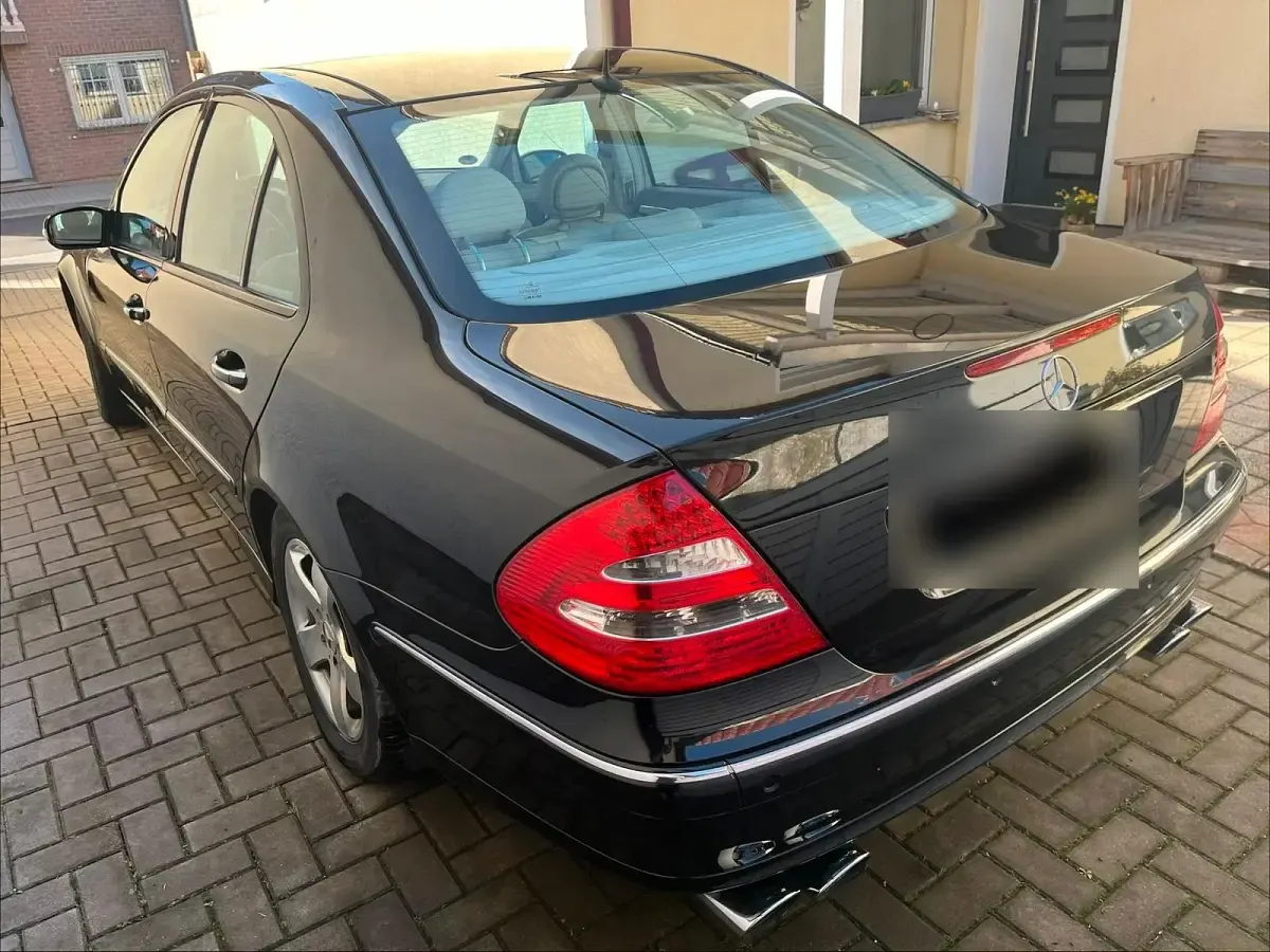 Gebraucht Mercedes E240 AMG 177 PS (130 kW) 2002 Schwarz Limousine