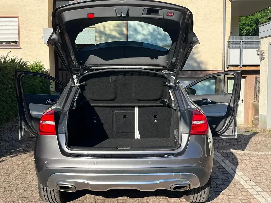 Gebraucht Mercedes GLA180 122 PS (89 kW) 2016 Grau SUV