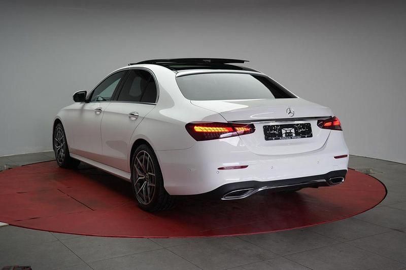 Gebraucht Mercedes E300 AMG 265 PS (194 kW) 2022 Weiß Limousine