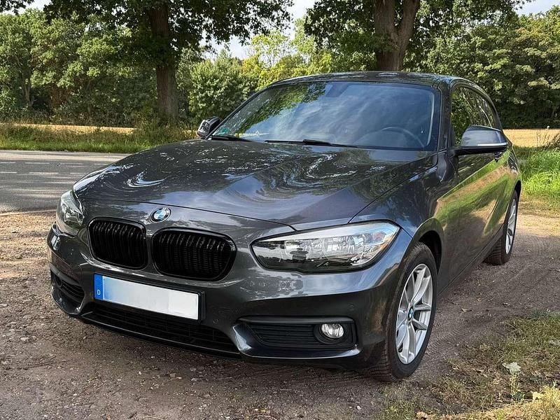 Gebraucht BMW 118 Advantage 177 PS (130 kW) 2016 Grau Kleinwagen