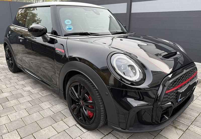 Schwarz Gebraucht 2023 Mini John Cooper Works Kleinwagen | 34.900 € (Etwas zu teuer) - Bild 1/4