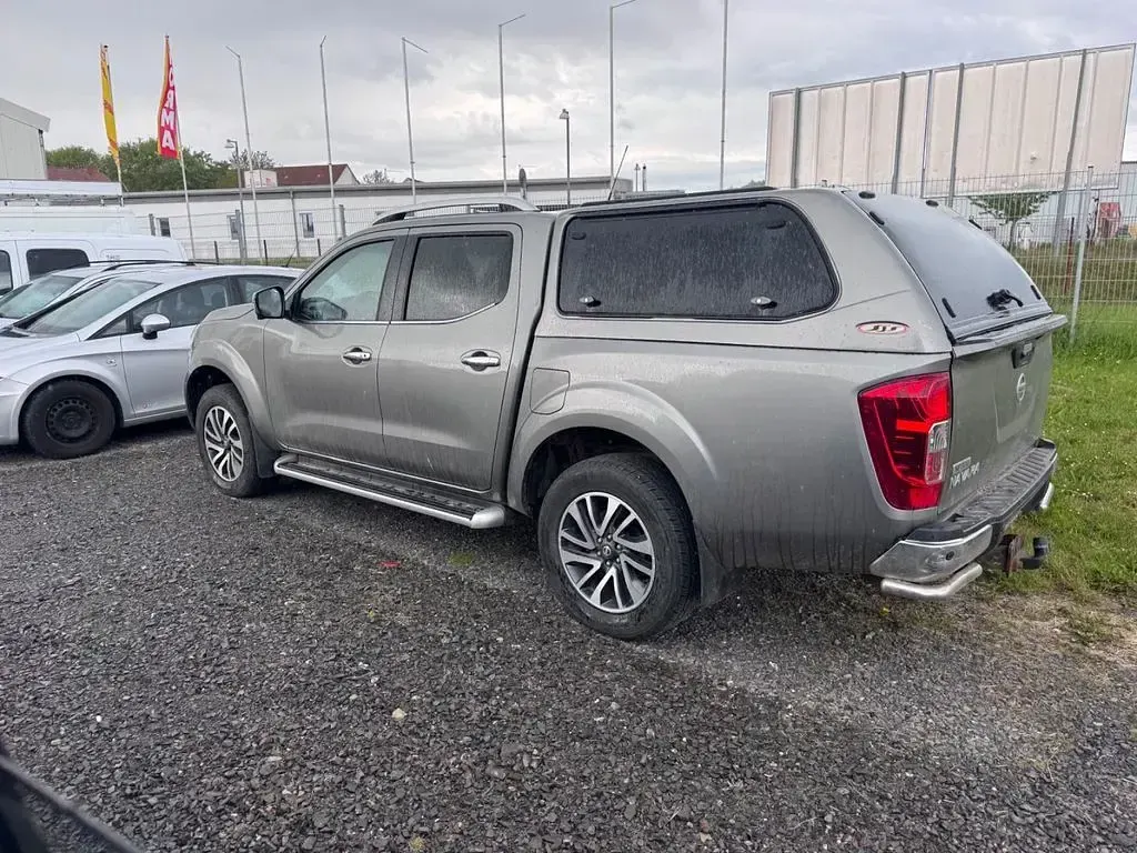 Gebraucht Nissan Navara Tekna 190 PS (139 kW) 2016 Grau Pickup
