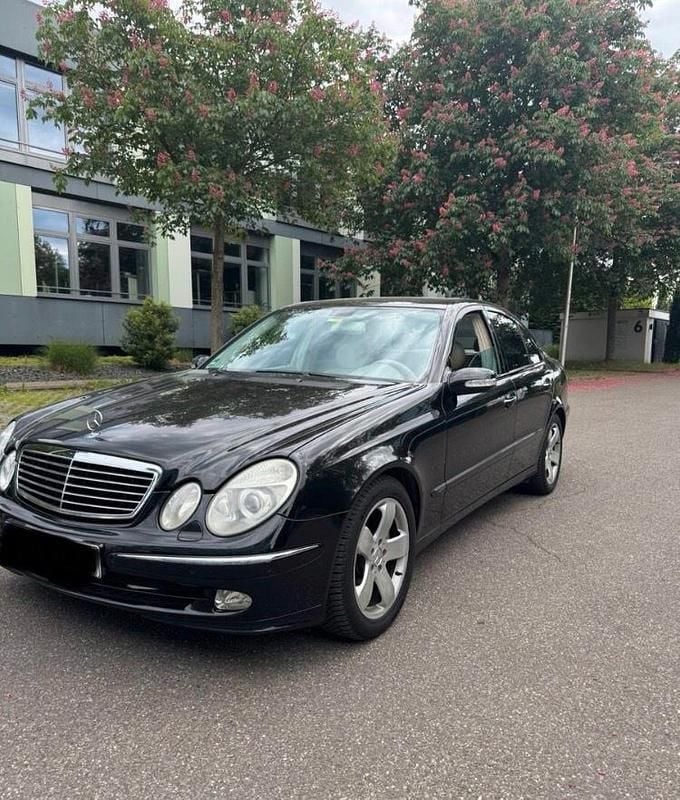 Gebraucht Mercedes E500 2004 Schwarz Limousine