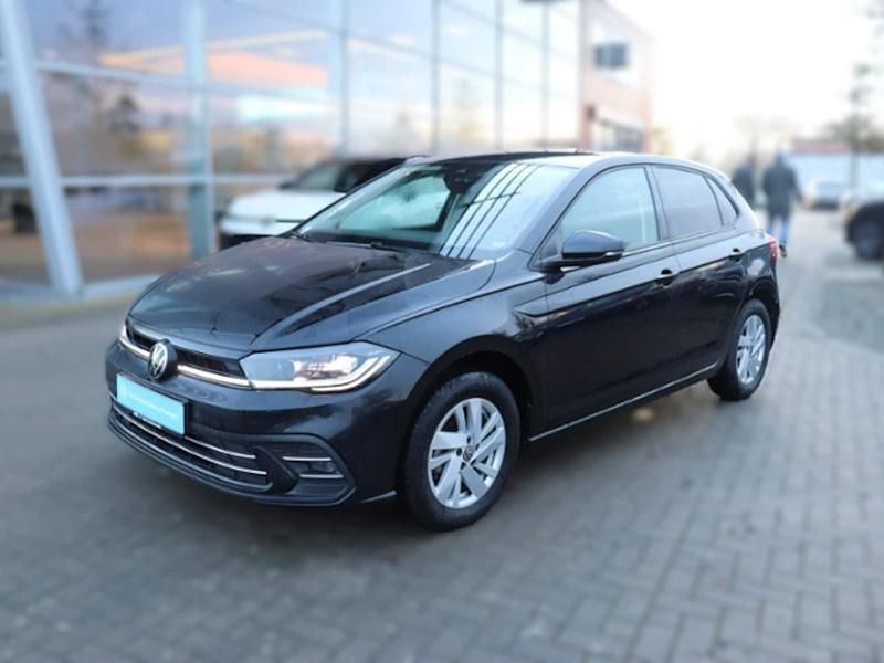 Gebraucht VW Polo Style 95 PS (69 kW) 2024 Deep black perleffekt Limousine