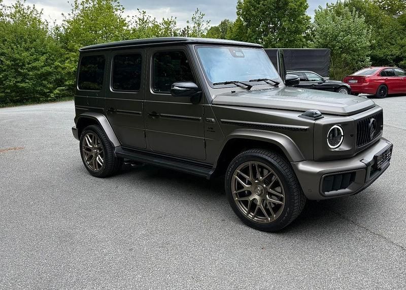 Grau Gebraucht 2025 Mercedes G63 AMG AMG SUV | 245.500 € (Teuer) - Bild 1/4