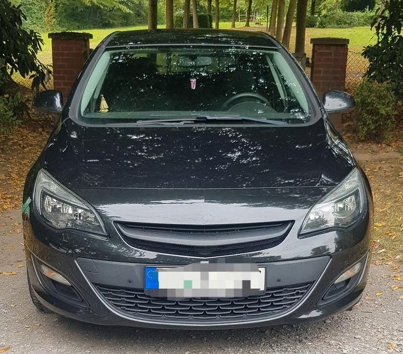 Schwarz Gebraucht 2012 Opel Astra Edition Limousine | 4.999 € (Fairer Preis) - Bild 1/4
