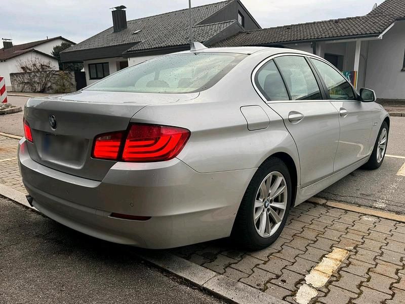 Gebraucht BMW 525 204 PS (150 kW) 2011 Silber Limousine