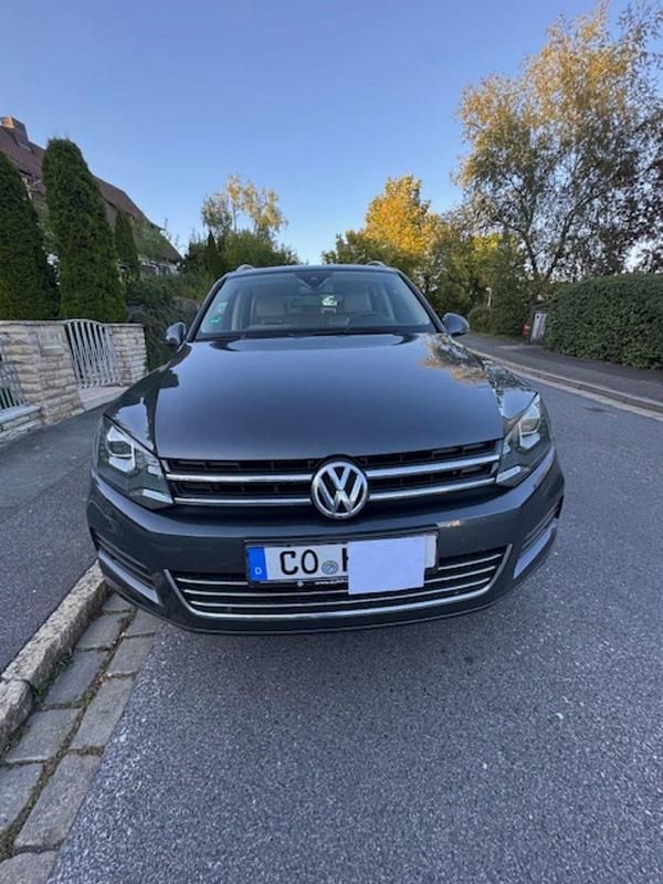 Grau Gebraucht 2014 VW Touareg SUV | 12.900 € (Superpreis) - Bild 1/4