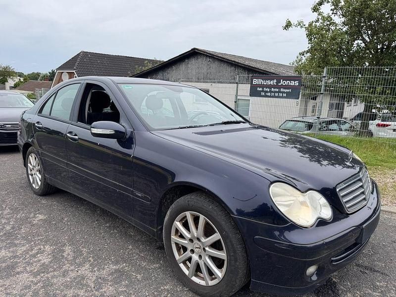 Blau Gebraucht 2005 Mercedes C180 Limousine | 1.300 € (Guter Preis) - Bild 1/4