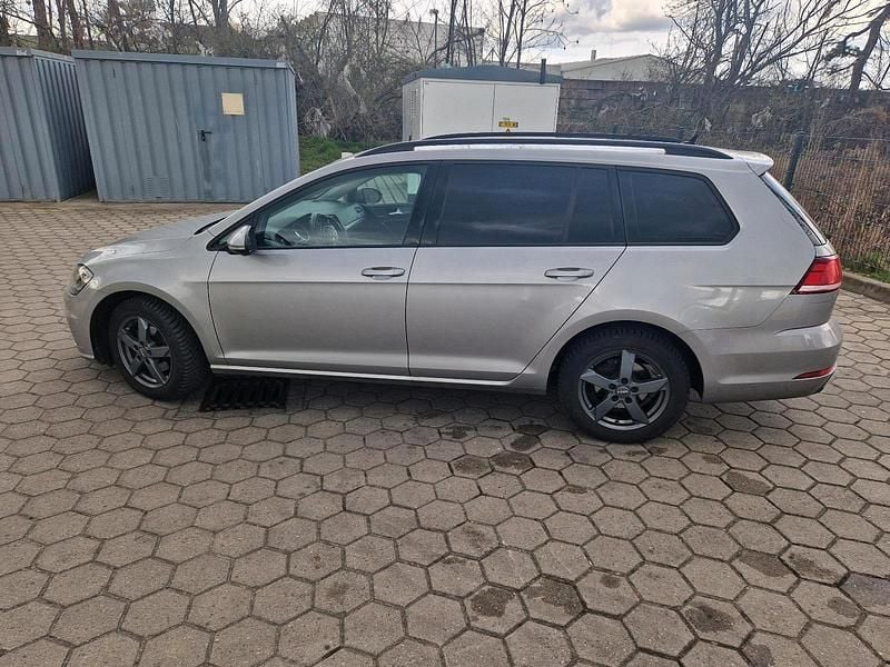 Gebraucht VW Golf VII 116 PS (85 kW) 2018 Grau Kombi