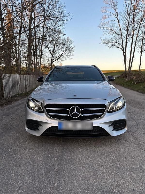 Gebraucht Mercedes E220 AMG 194 PS (142 kW) 2018 Silber Kombi
