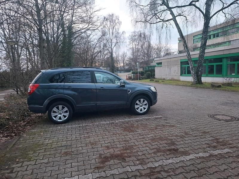 Grau Gebraucht 2007 Chevrolet Captiva SUV | 5.200 € - Bild 1/4