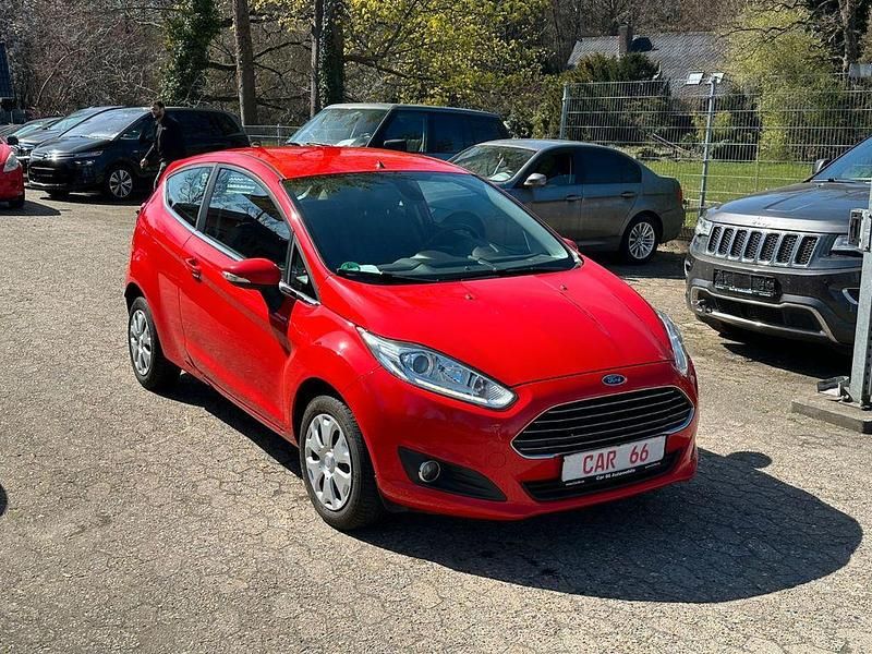 Gebraucht Ford Fiesta Titanium 101 PS (74 kW) 2013 Rot Kleinwagen