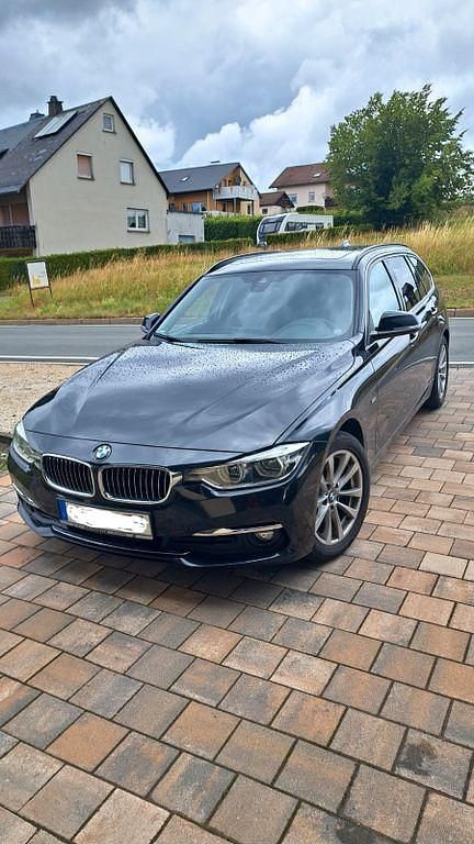 Schwarz Gebraucht 2018 BMW 320 Luxury Line Kombi | 14.900 € (Guter Preis) - Bild 1/4