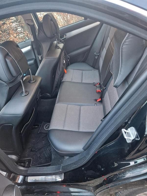 Gebraucht Mercedes C200 184 PS (135 kW) 2011 Schwarz Limousine