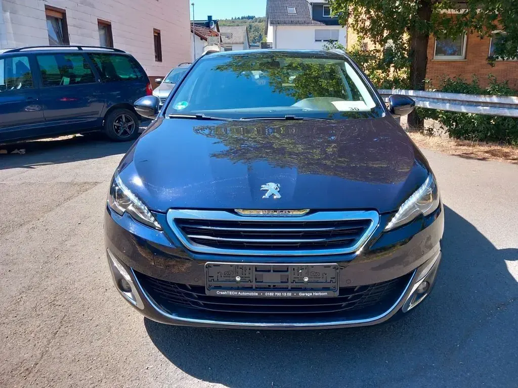 Gebraucht Peugeot 308 Allure 120 PS (88 kW) 2017 Violett Limousine