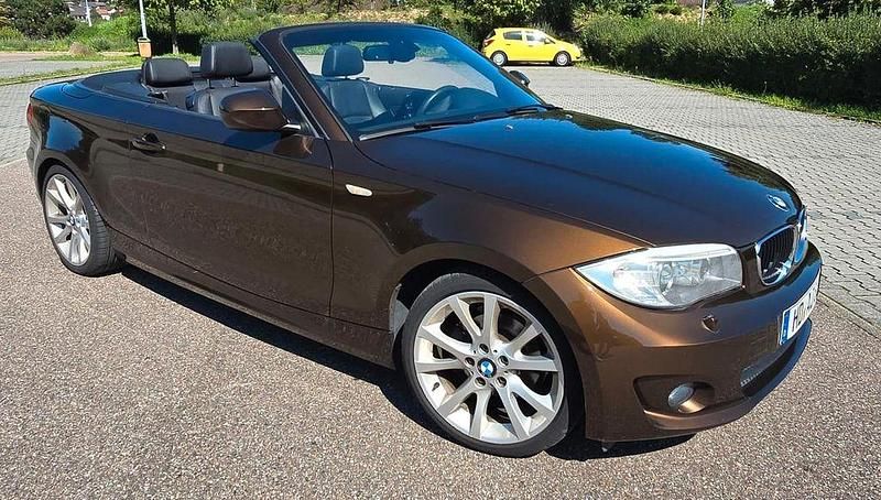 Braun Gebraucht 2011 BMW 118 Cabriolet Performance Cabrio | 13.500 € (Etwas zu teuer) - Bild 1/4