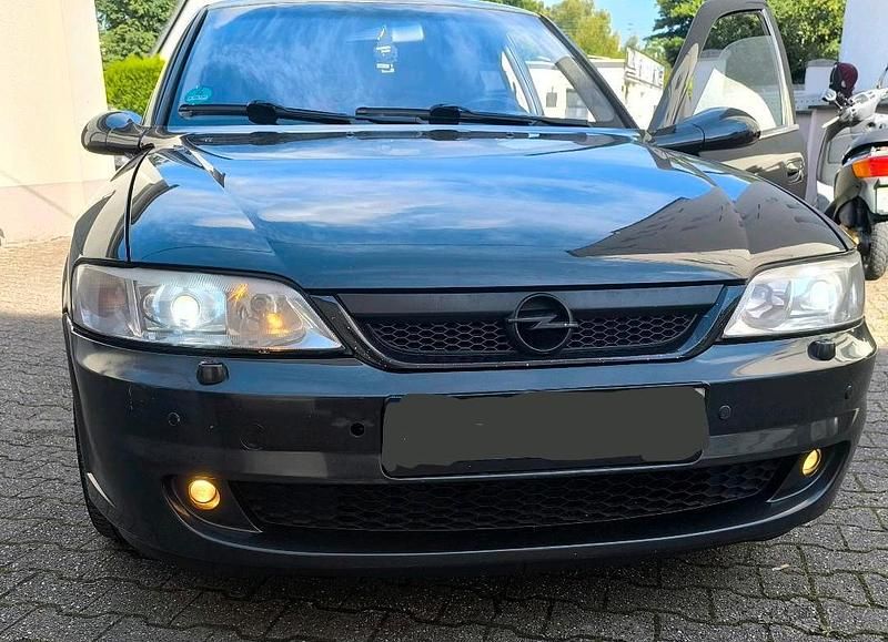 Schwarz Gebraucht 2001 Opel Vectra Limousine | 1.100 € (Fairer Preis) - Bild 1/4