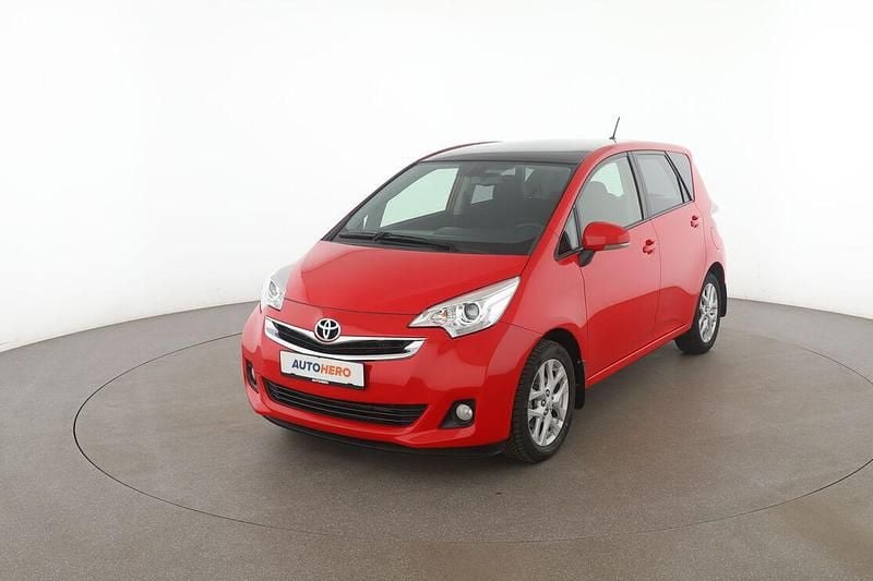 Rot Gebraucht 2014 Toyota Verso-S Club Van / Kleinbus | 10.510 € (Fairer Preis) - Bild 1/3
