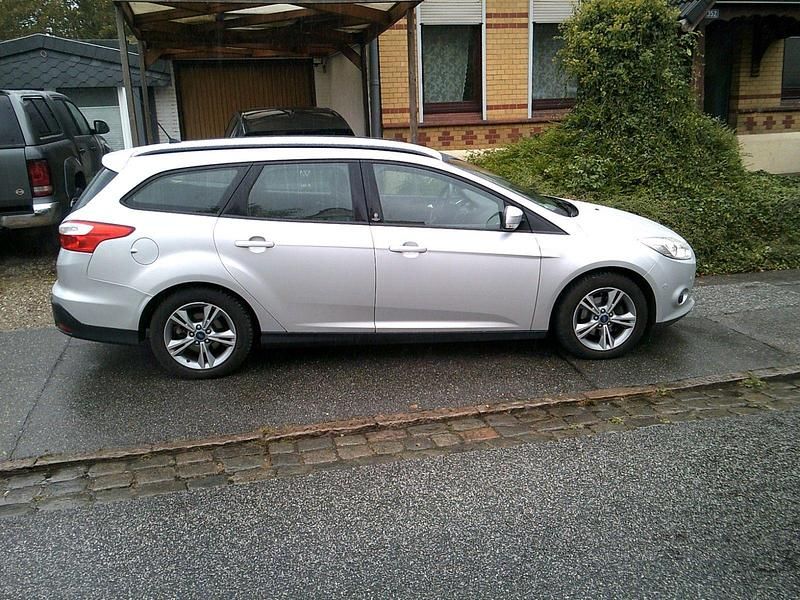 Gebraucht Ford Focus SYNC Edition 125 PS (91 kW) 2013 Silber Kombi