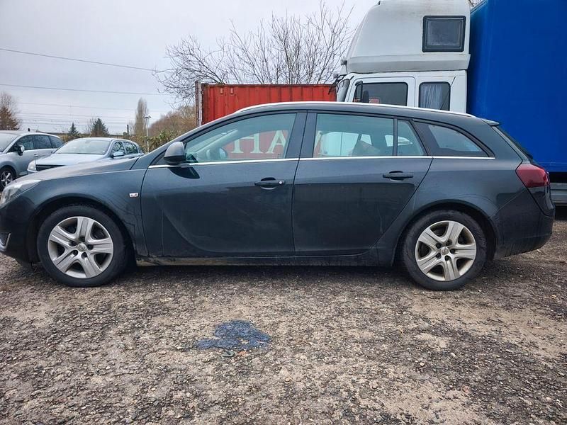 Schwarz Gebraucht 2013 Opel Insignia Sport Kombi | 2.799 € (Superpreis) - Bild 1/4