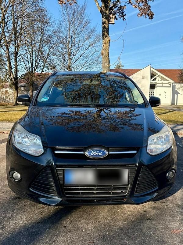 Gebraucht Ford Focus Trend 125 PS (91 kW) 2013 Schwarz Kombi