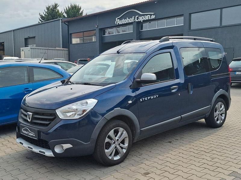 Blau Gebraucht 2016 Dacia Dokker Stepway Van | 8.299 € (Fairer Preis) - Bild 1/4