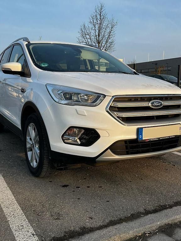 Schwarz Gebraucht 2018 Ford Kuga Titanium SUV | 12.900 € (Superpreis) - Bild 1/4
